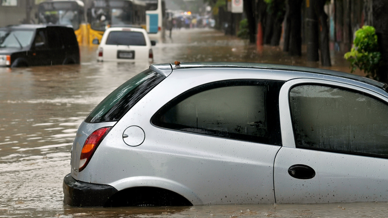 En las próximas horas se espera que la tormenta de Santa Rosa se presente en varias provincias del país. La ANSV recomienda seguir estas pautas de seguridad al volante.