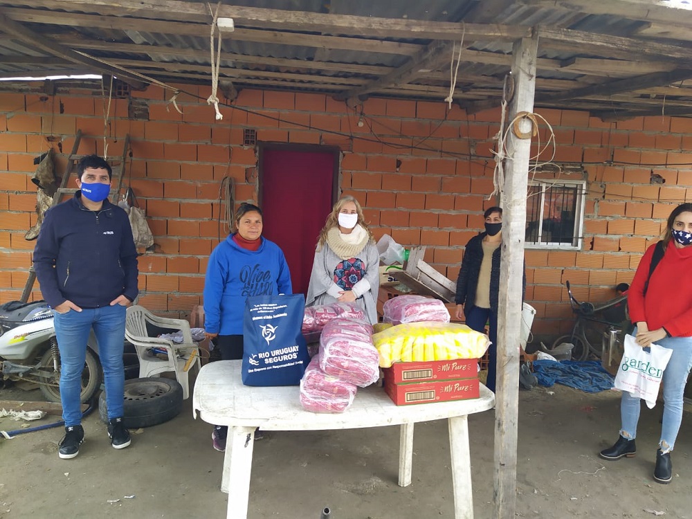 El pasado viernes 14 de agosto Río Uruguay Seguros continuó con la donación de alimentos en Concepción del Uruguay,..