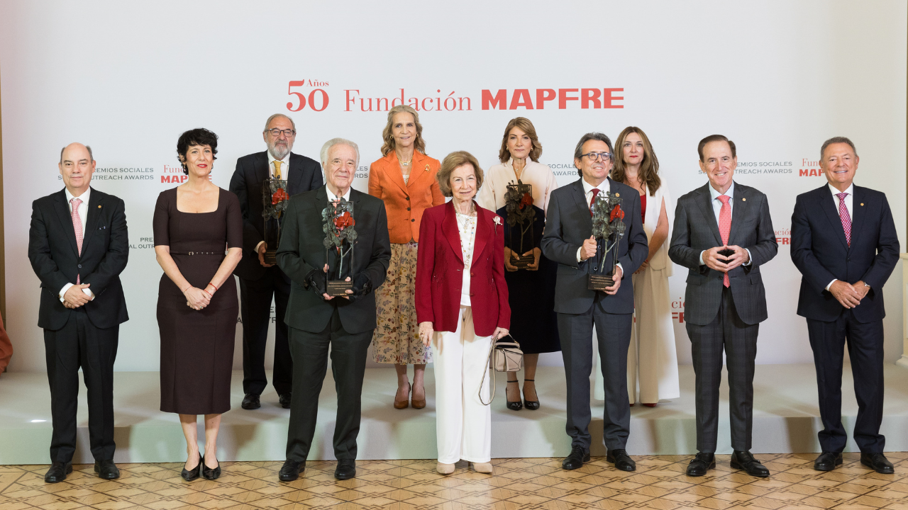 En un acto encabezado por la reina Sofía, la Fundación reconoció el compromiso social de João Carlos Martins y premió la investigación de Alejandro Izuzquiza.