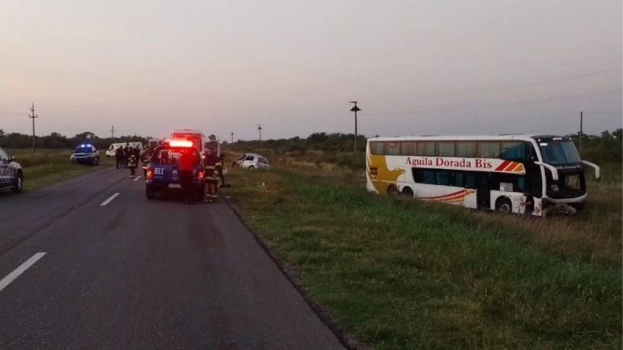 Tres hombres murieron tras un siniestro vial protagonizado por un auto y un colectivo en Santa Fe este miércoles...