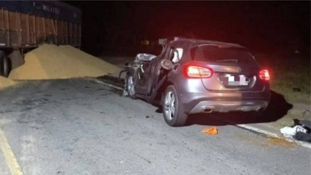 Se trata de Diego Quirós, de 57 años, y el hijo de su esposa, de 8. La mujer permanece internada, en grave estado. Investigan al camionero, que conducía con el carné vencido y sin la VTV.