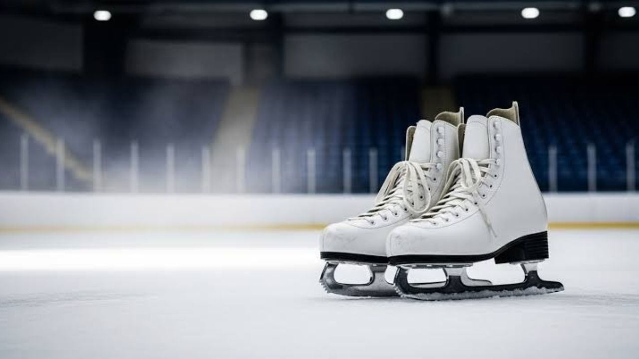 Según una testigo, les dieron los patines y nada más: ni instrucciones, ni protecciones, ni alguien que mirara. Una nena de 12 años se cayó, se fracturó el tobillo y esperó media hora sentada en el hielo. La Cámara de Lomas de Zamora confirmó la condena contra la pista y el shopping. Por qué esta vez hubo responsabilidad y en otros casos de patinaje no.