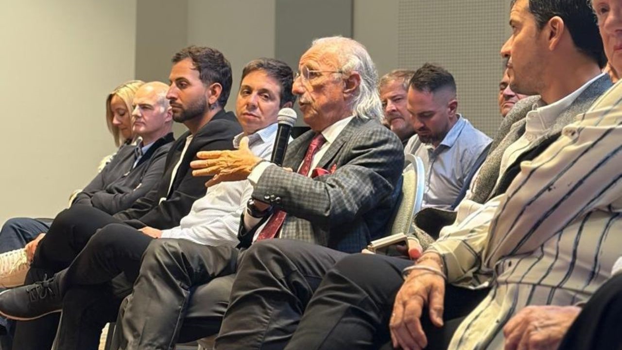 La Universidad Corporativa de Río Uruguay Seguros llevó adelante una nueva charla magistral abierta a toda la comunidad, que contó con la participación del reconocido investigador y politólogo argentino Andrés Malamud.