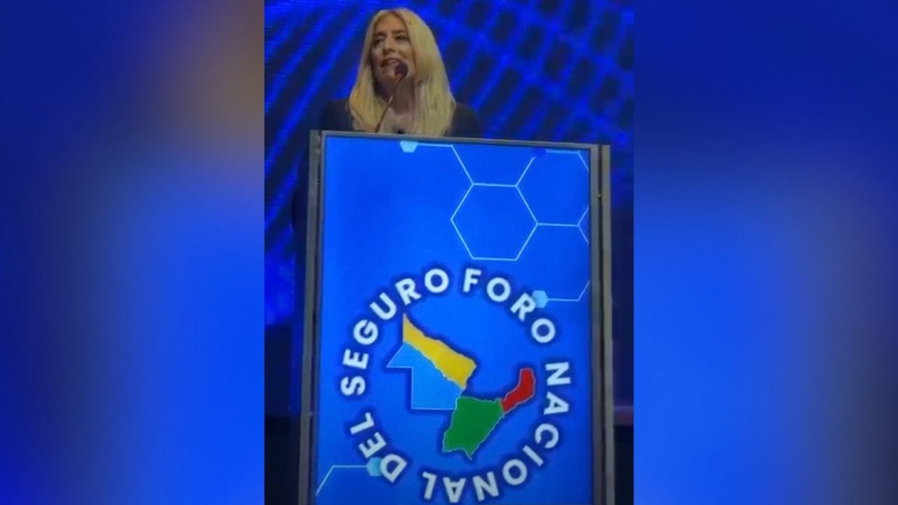 Durante la apertura del Congreso de Productores Asesores de Seguros del NEA, la titular de la Federación Argentina de Productores Asesores de Seguro (FAPASA), Agustina Decarre, instó a los profesionales del sector a actuar como “garantes éticos” del contrato de cobertura. En un mensaje con fuerte impronta técnica y gremial, remarcó la importancia del trabajo federal, la capacitación constante y la fiscalización activa sobre las aseguradoras que incumplen con el pago de siniestros.