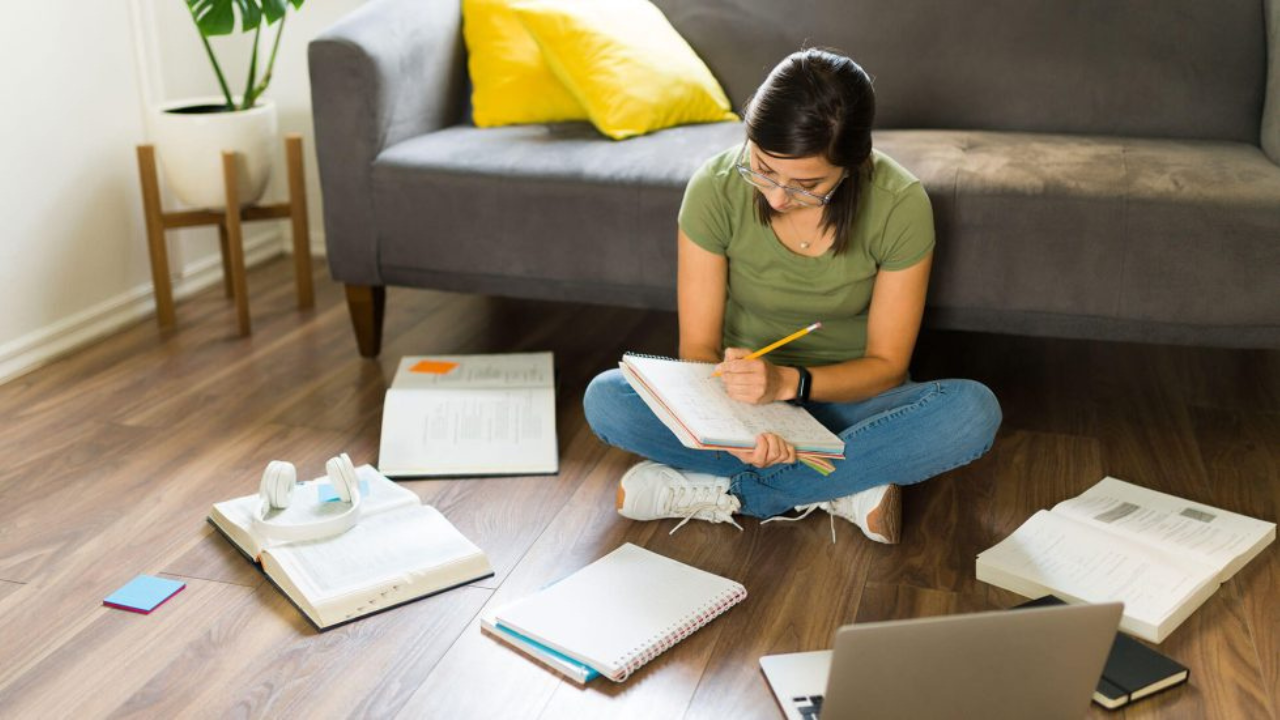 ¿Por qué es cada vez más difícil para los estudiantes del interior conseguir un lugar para vivir?