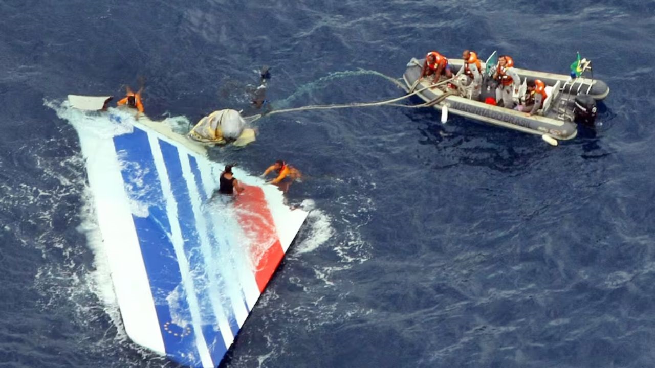 El vuelo AF 447 cubría la ruta Río de Janeiro-París y se precipitó al mar en plena noche. Lo que ocurrió y lo que resolvió la Justicia francesa.