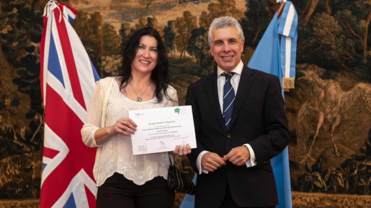 El reconocimiento fue por partida doble, con distinciones tanto de BritCham Argentina (2° Puesto) como del Foro Ecuménico Social, que destacó al documento entre los 20 mejores de su ranking...