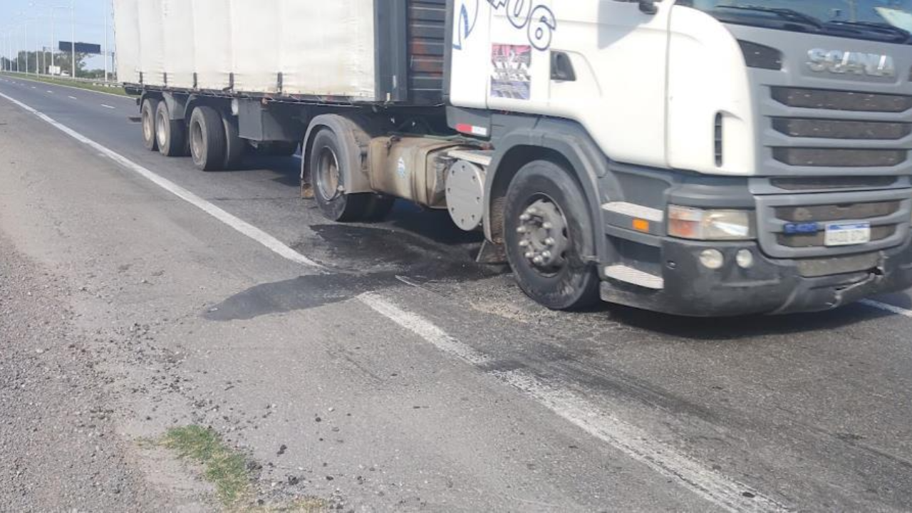 Un relevamiento realizado por la FADEEAC y la FPT alerta sobre el potencial peligro que genera transitar por la autopista Rosario-Santa Fe...