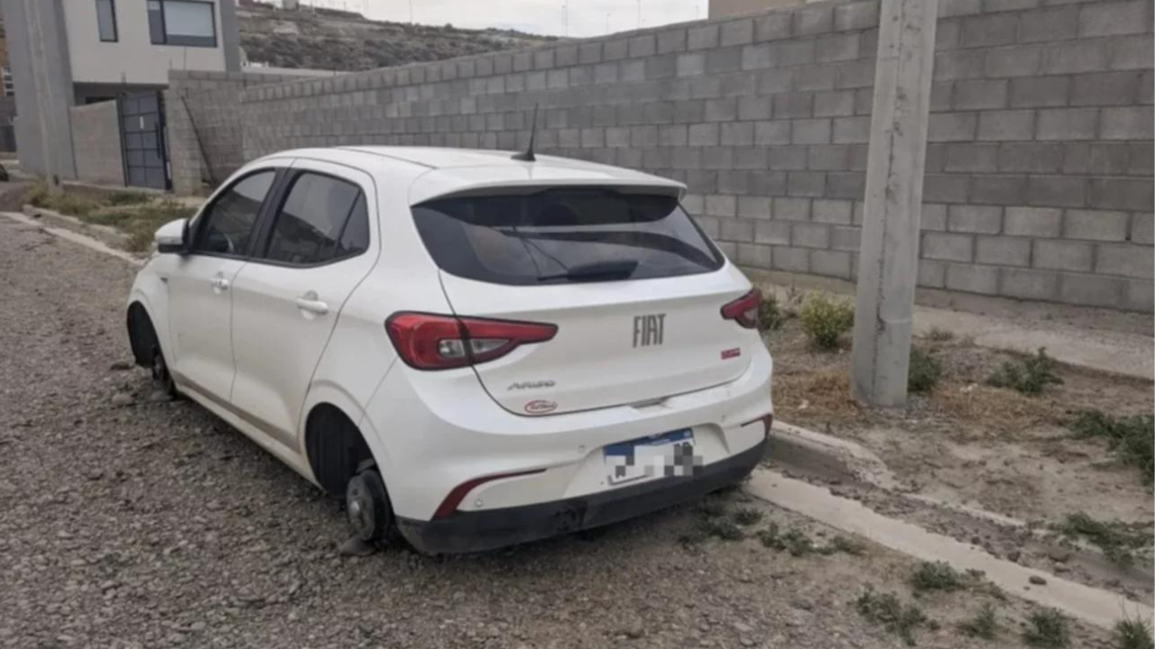 La peculiar situación tuvo lugar anoche en la localidad de Rada Tilly. Este hombre intentó pasar una falsa denuncia de robo pero para su infortunio le informaron que habían cámaras de seguridad en la zona y no quiso continuar con la mentira.