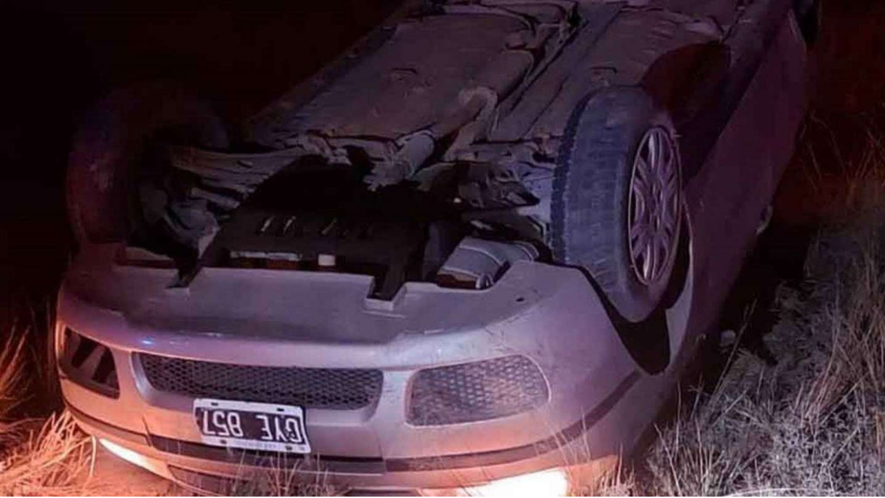 Ocurrió en Bahía Blanca. De los 15 que viajaban, solo dos sufrieron heridas leves y el resto resultaron ilesos.