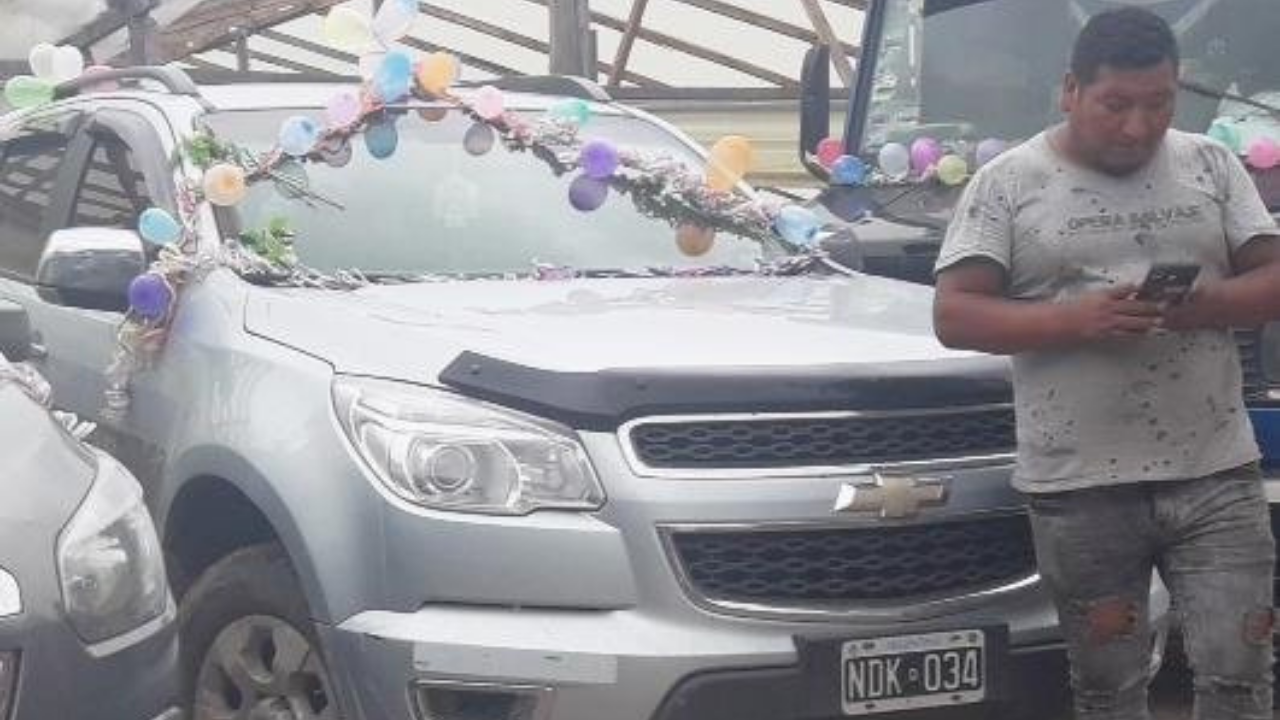 elincuentes ingresaron a una quinta, atacaron a sus moradores y huyeron a bordo de dos autos. A pocas cuadras, envenenaron a los perros de un vecino...