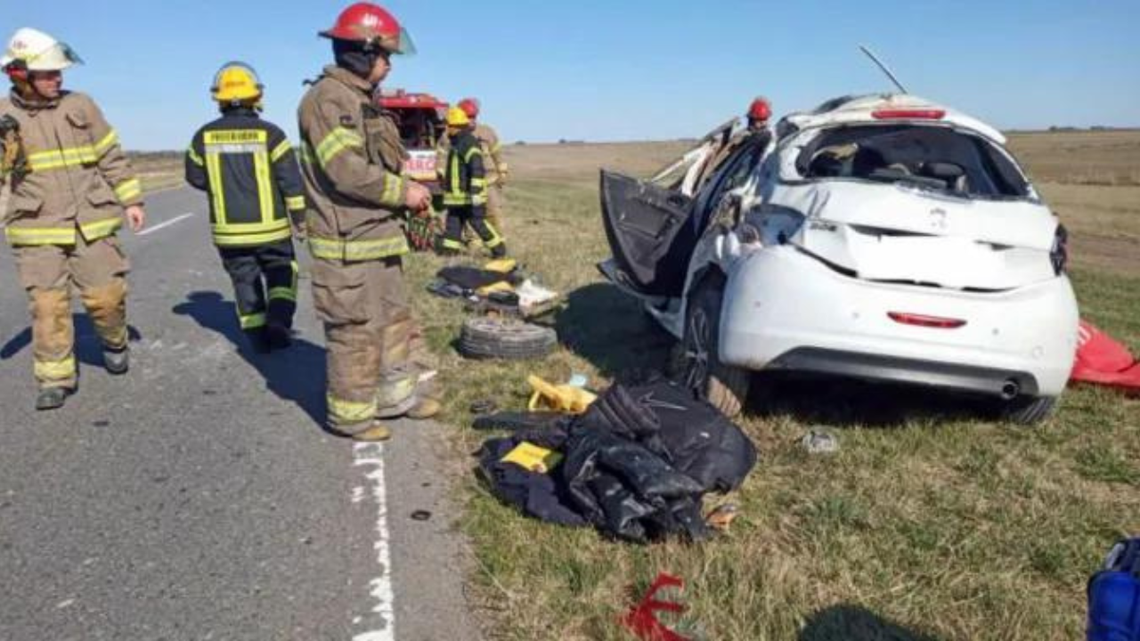 Regresaban a Buenos Aires desde Pinamar, a donde habían ido a pasar unos días de descanso. Como consecuencia del accidente, cuyas causas se investigan, hubo dos sobrevivientes, que se encuentran hospitalizados en medio de una fuerte conmoción.