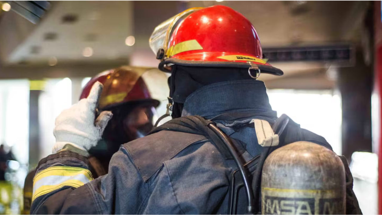 El hecho ocurrió a la altura del kilómetro 73, mano a la Ciudad de Buenos Aires. Los bomberos tuvieron dificultades para llegar al lugar por el colapso del tránsito.