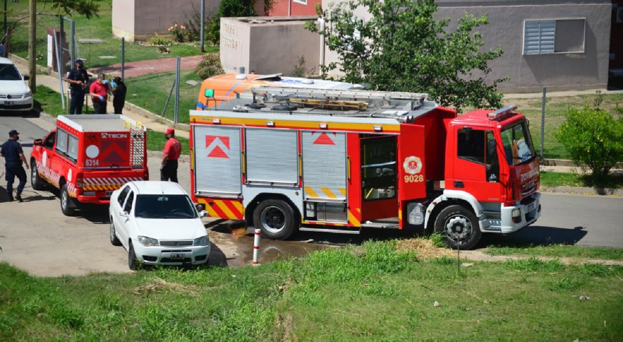 Tres personas murieron y otras tres resultaron heridas el último viernes por la mañana al protagonizar un vuelco y posterior derrape y caída en un barranco en avenida Circunvalación...