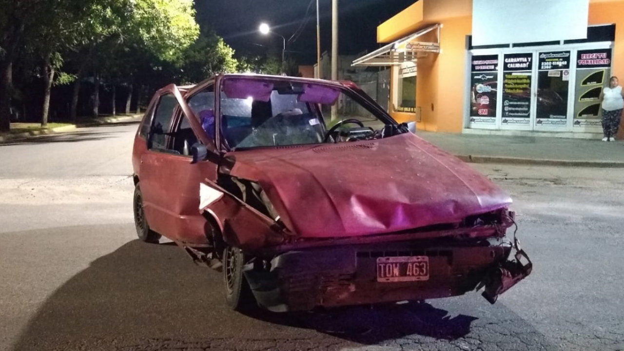 El particular siniestro vial, con consecuencias graves para la motociclista, ocurrió el pasado domingo alrededor de las 21 horas en la intersección de calles 19 y 10...