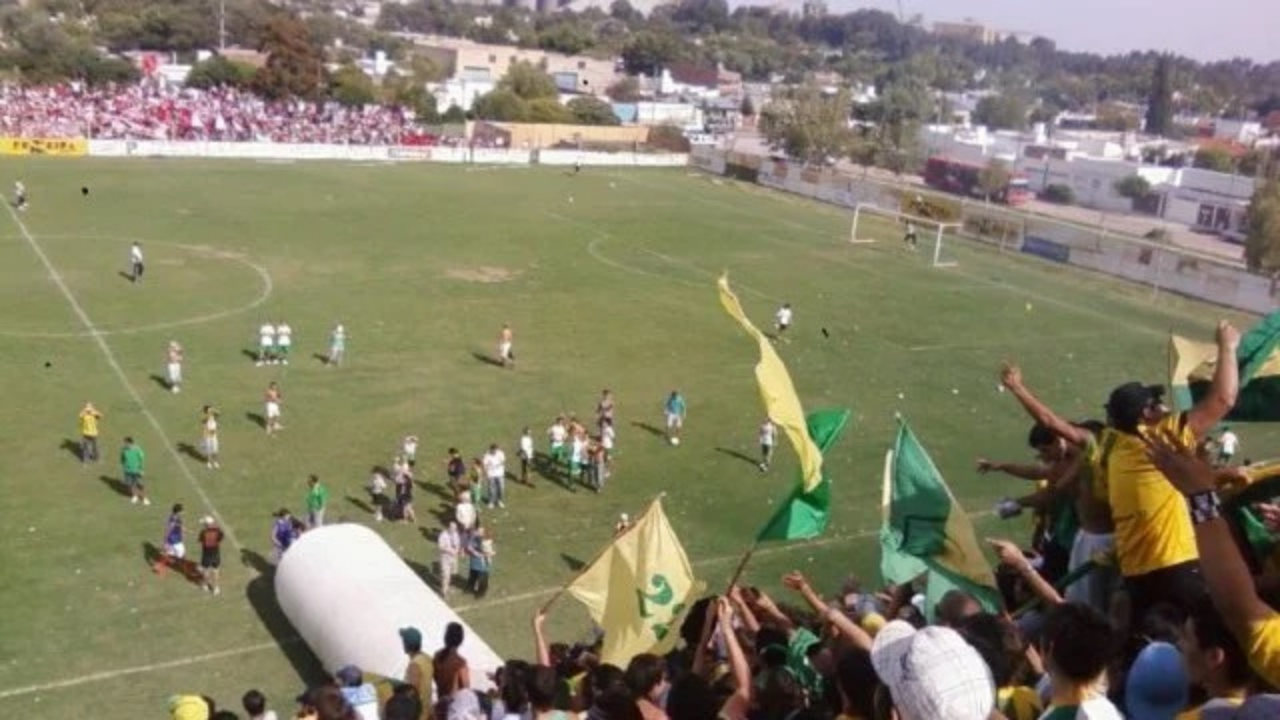 La Justicia confirmó una condena de 620 mil pesos, más intereses, contra Comercial y la entidad madre del fútbol. El hecho fue en un partido con Bella Vista, en 2004, cuando una mujer se fracturó una mano en la tribuna visitante.