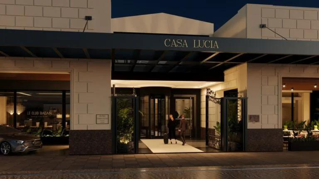 El coqueto y lujoso hotel Casa Lucía, inaugurado a fines de enero de este año donde antes se encontraba una sede de la cadena Sofitel, sufrió un incendio alrededor del mediodía de este lunes.