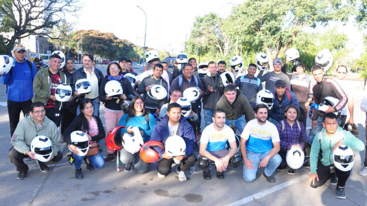 A lo largo de la semana, 1.500 motociclistas de 22 ciudades distintas recibieron una capacitación y un casco de calidad...