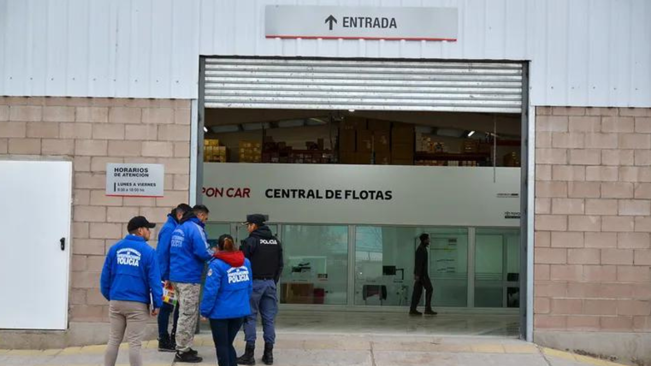 Se trata de dos Toyotas Hilux cuyo valor de mercado supera los $15 millones. Mientras la investigación avanza, continúa la búsqueda de los dos vehículos.