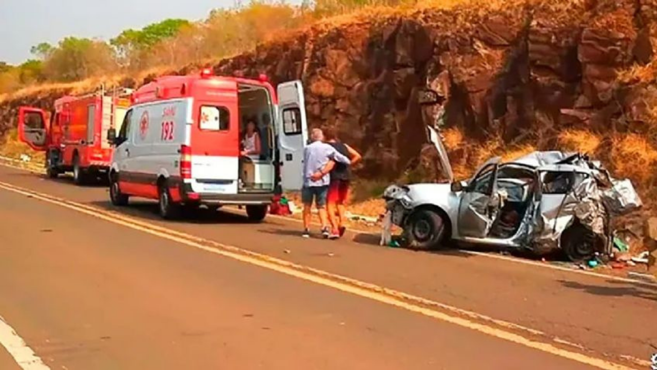 Las víctimas de 18 y 29 años regresaban de vacacionar en el vecino país cuando fueron víctimas de un triple accidente.