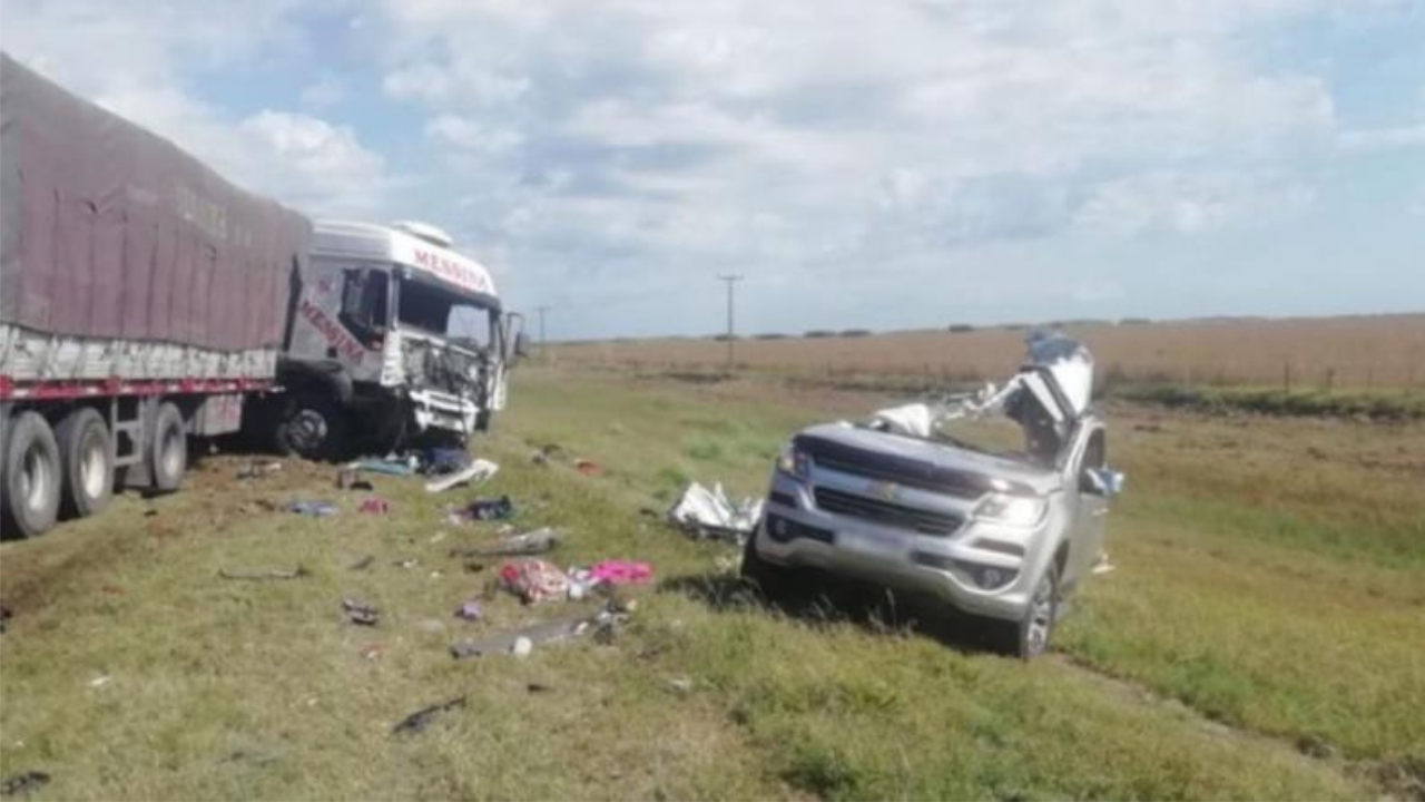 El vehículo de menor tamaño quedó destrozado. Sucedió sobre ruta 7, a la altura de Washington...