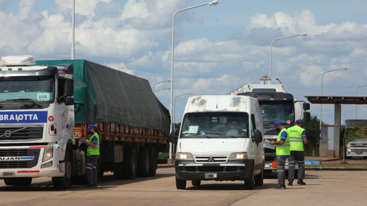 La CNRT continúa fiscalizando el transporte automotor terrestre en el marco del Operativo Vial de Verano 2021 que realiza en conjunto con la ANSV...