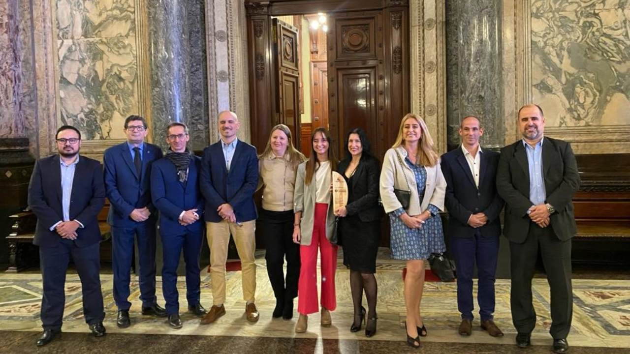 la entrega se concretó en la VII Cumbre Iberoamericana del Seguro, celebrada recientemente en Uruguay.