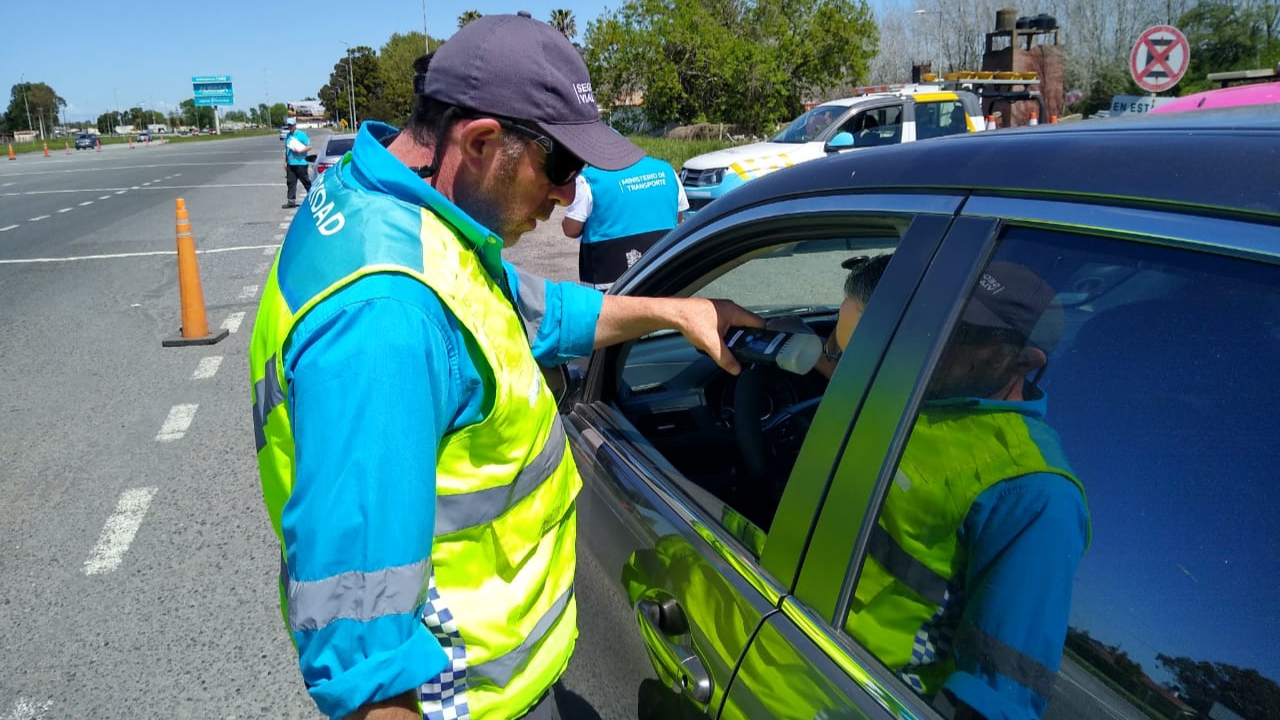 Durante los más de 50 operativos de control realizados durante el fin de semana largo, la ANSV fiscalizó 7.359 vehículos. En total, 263 conductores fueron sancionados por infringir las normas de tránsito.