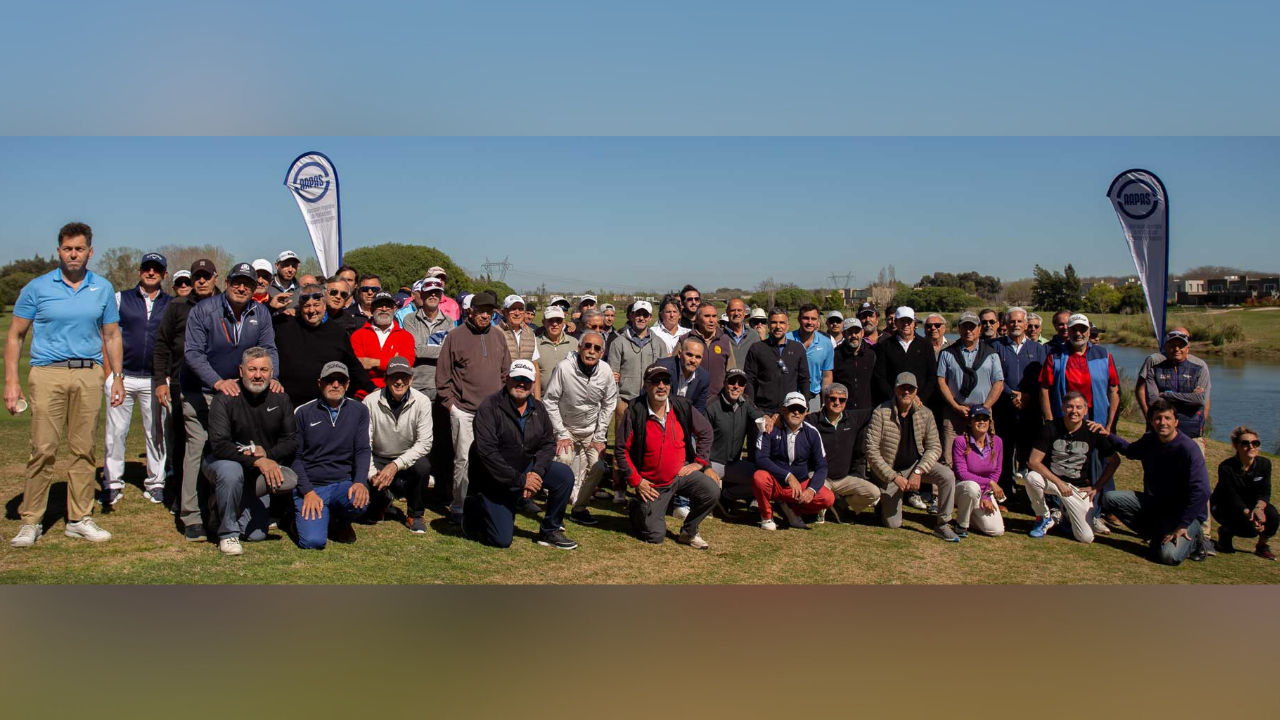 El torneo de golf fue la ocasión de intercambio de experiencias entre colegas, en un espacio de distensión y alegría.