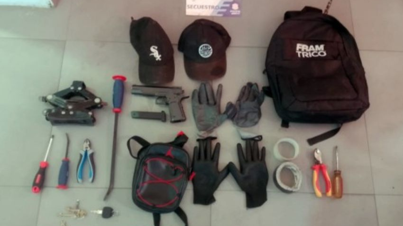 El secretario de Seguridad Ciudadana de Avellaneda, Alejo Chornobroff, informó que fue desarticulada una organización delictiva dedicada al robo de vehículos bajo la modalidad de entradera y a la sustracción de patentes para colocarlas en autos robados y evitar su identificación.