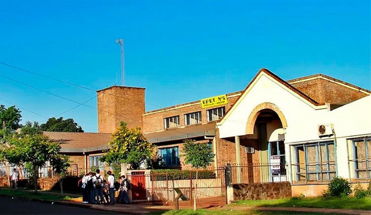 El accidente ocurrió mientras trabajaba en el taller de la escuela. Se encuentra en terapia intensiva y coma inducido...