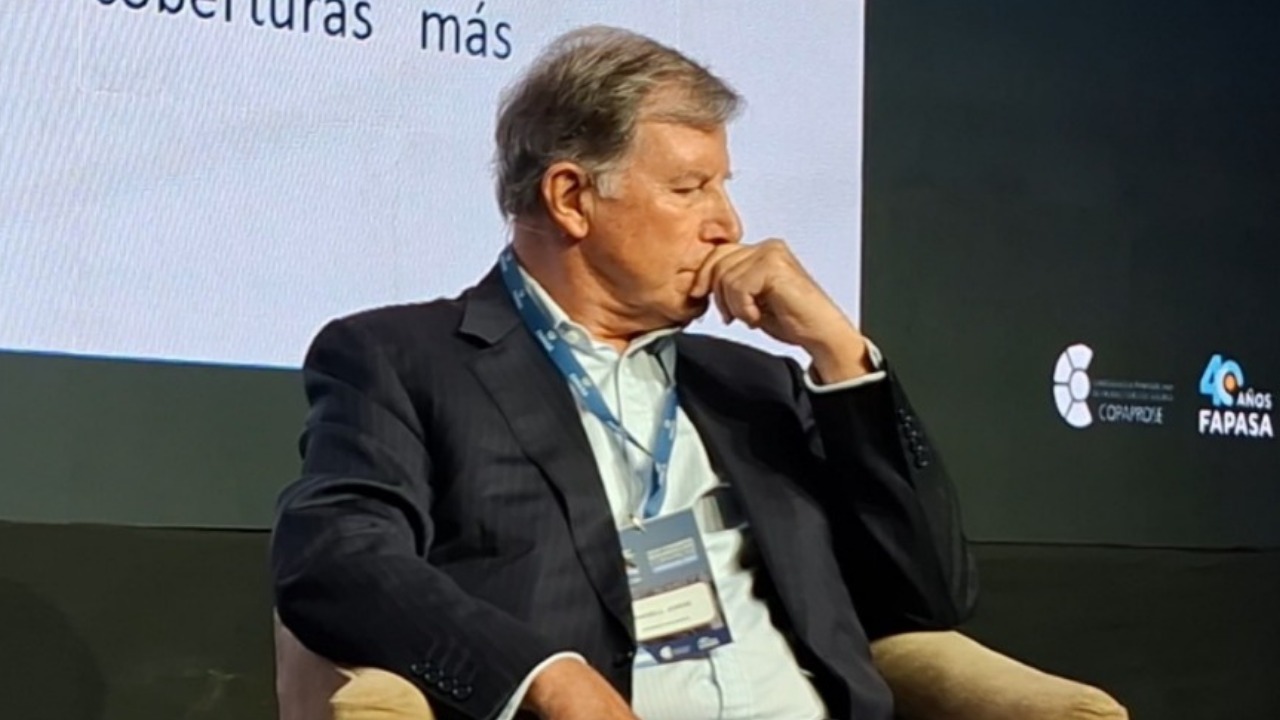Durante su exposición en el reciente Congreso Panamericano de Productores de Seguros realizado en Buenos Aires, el miembro honorario del Consejo de Presidencia de AIDA Mundial, Jorge Angell Hoefken, ofreció una reflexión sobre la evolución normativa y la creciente exigencia de responsabilidad que enfrentan los mediadores de seguros, especialmente en Europa.