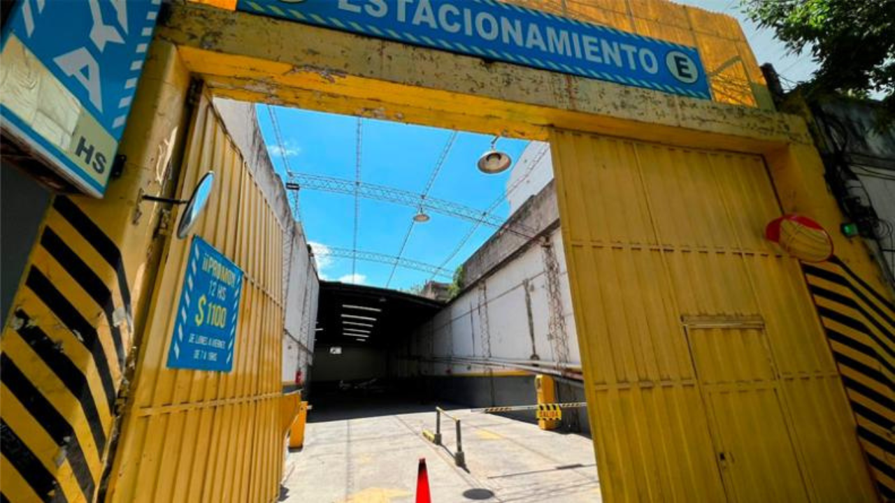 Los vehículos estaban en un estacionamiento de Nueva Córdoba. Las víctimas advirtieron que en el lugar les habían pedido que dejaran las llaves.