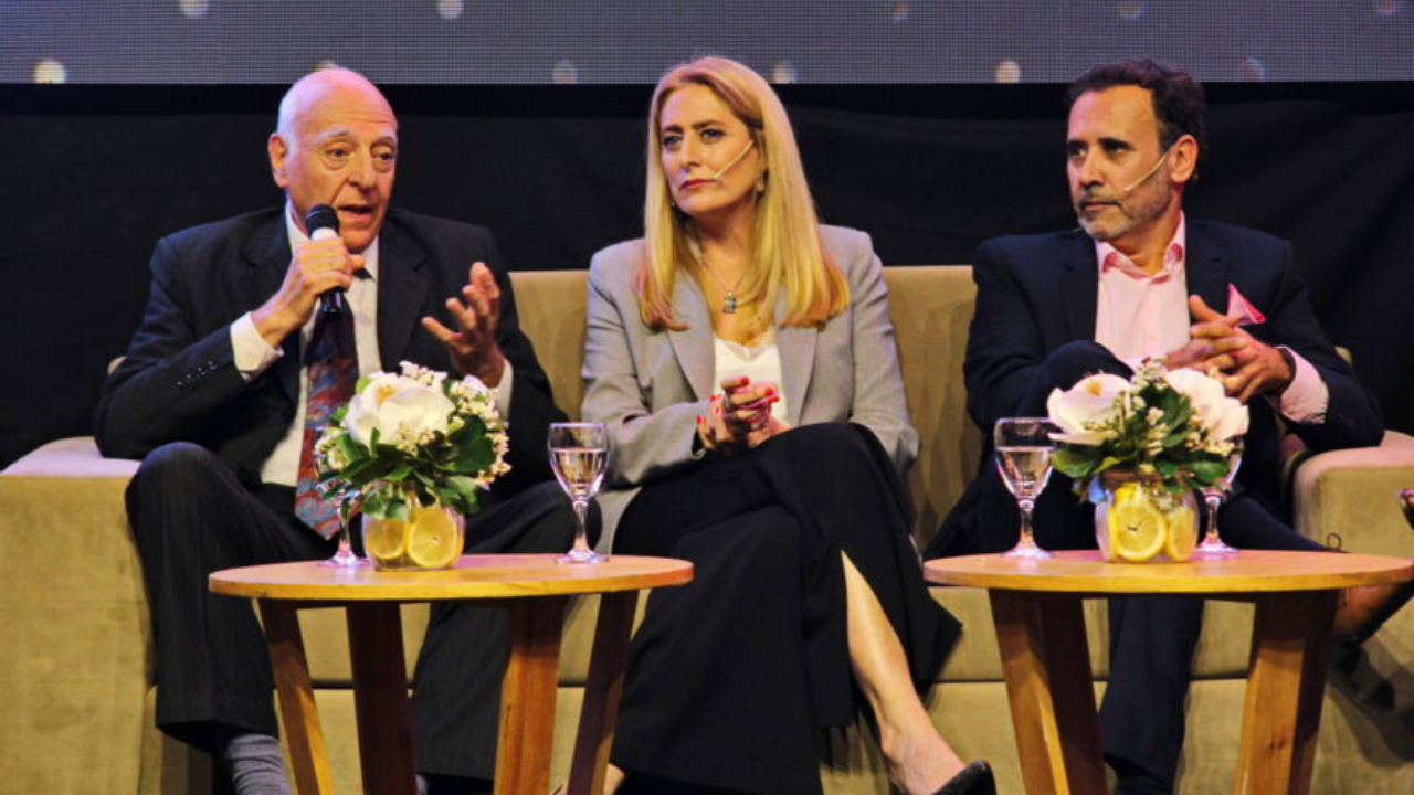 En el Congreso Regional de Seguros en Tucumán, Agustina Decarre, Presidente de FAPASA, destacó la importancia del compromiso profesional y el trabajo conjunto.