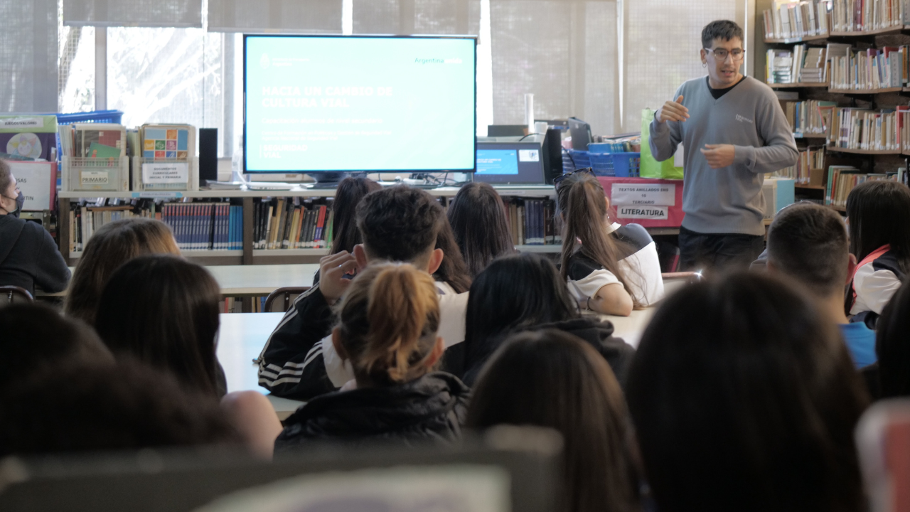 El Plan Federal de Educación Vial de la ANSV ya trabaja con 20 provincias del país llevando material educativo a las escuelas, y con charlas y capacitaciones...