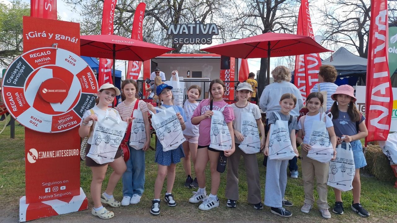 Tras recibir el Premio Luchemos por la Vida 2025, la compañía amplía su campaña Manejate Seguro con nuevos juegos educativos, actividades en escuelas y más.