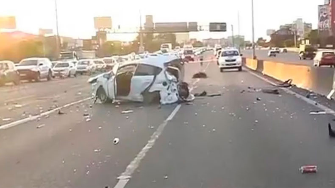 Una joven de 25 años murió como consecuencia de un choque múltiple registrado en la autopista Panamericana, a la altura de la localidad bonaerense de Martínez, donde uno de los conductores involucrados estaba alcoholizado.