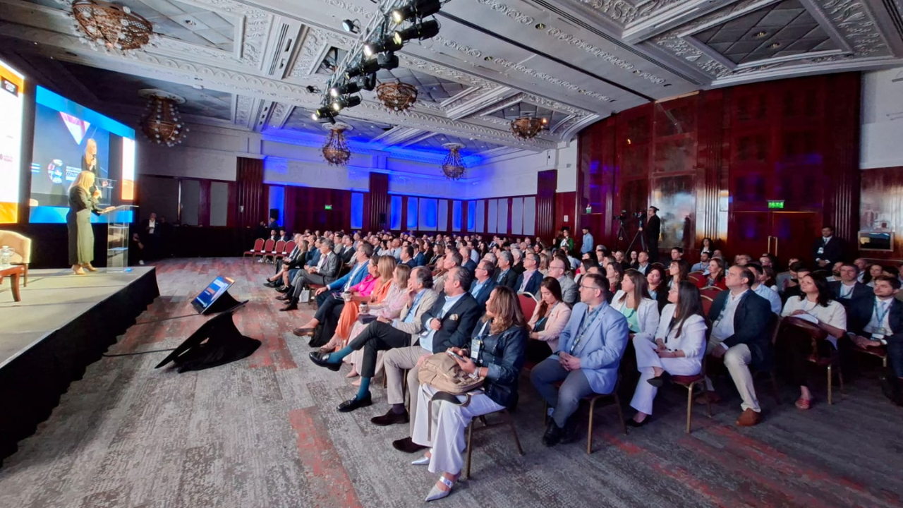 Recibe un evento clave en el mapa asegurador: el XXXV Congreso Iberoamericano de Seguro, el gran encuentro de líderes y visionarios de la industria, con profesionales de 18 países de la región buscando descifrar el futuro del negocio