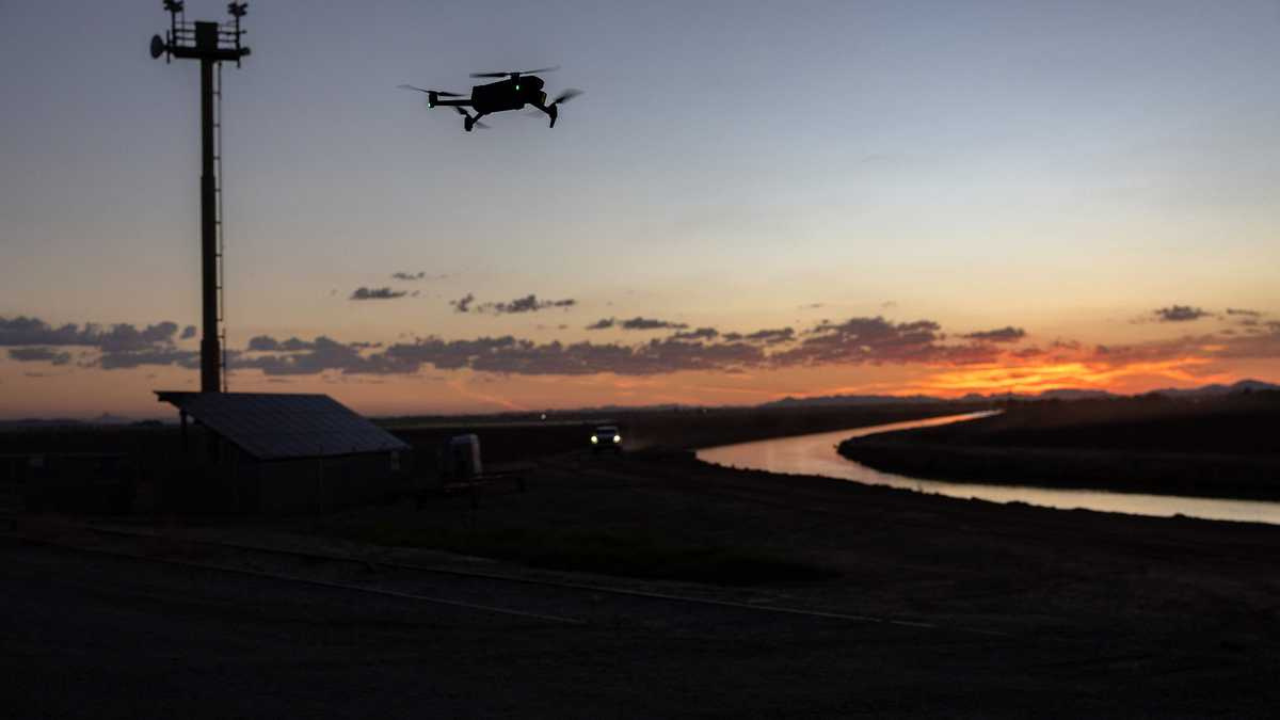 El dron se estrelló contra un cable de energía y causó que cerca de 2000 hogares quedaran sin luz...