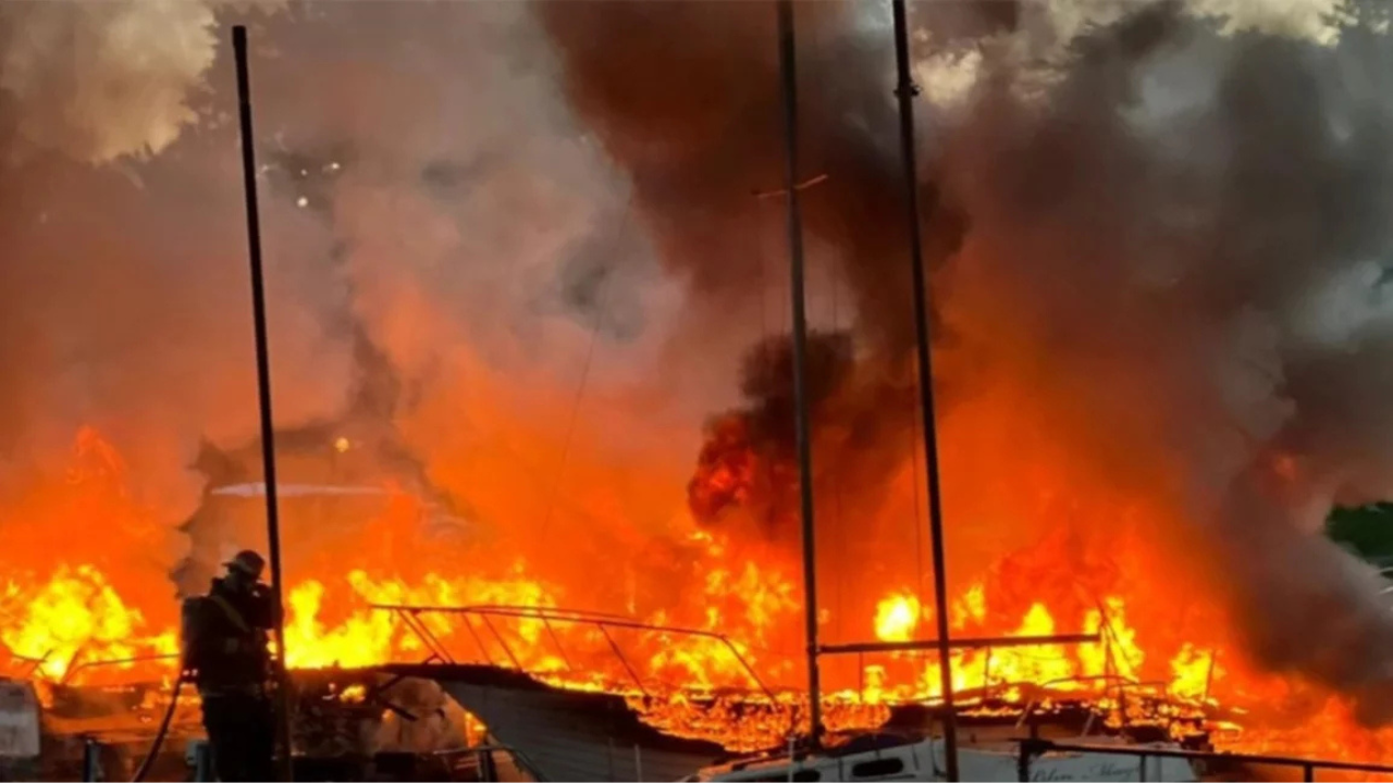 Un intento fallido por encender el motor de un bote originó el inicio del fuego en la zona costera de Entre Rios.