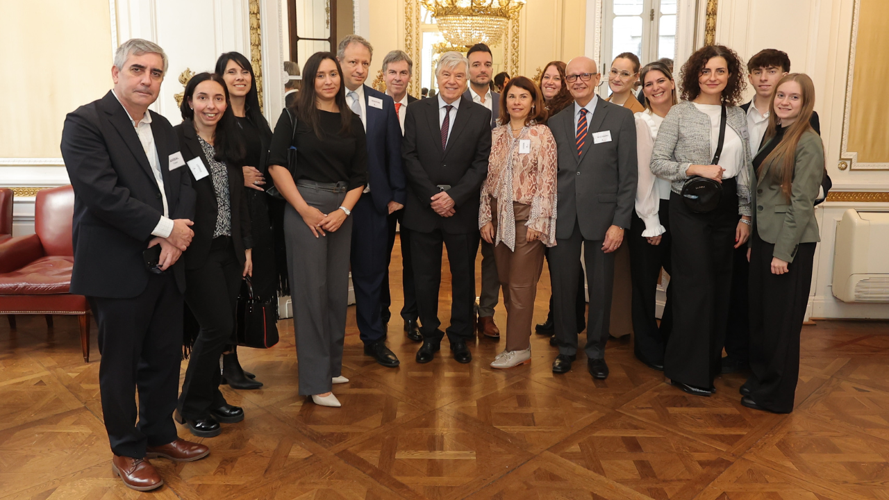 El anuncio se realizó en un encuentro organizado por el grupo asegurador en los salones del Club Francés, con motivo de la celebración del Día del Periodista.
