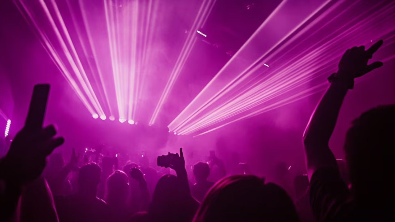 Un fallo de la Justicia civil determinó que el local no cumplía con las medidas preventivas básicas. La declaración de una testigo y un informe pericial que describió fallas constructivas y la falta de protección en el sector, claves para desarmar la defensa de las firmas involucradas. Los detalles de un resarcimiento que cubre daños físicos y morales.