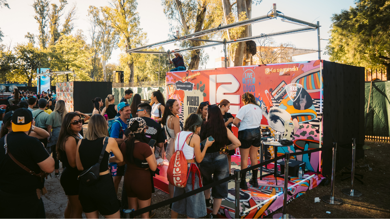 Festivales, conciertos y experiencias en vivo redefinen las estrategias publicitarias. Las marcas buscan integrarse a este universo con propuestas auténticas.