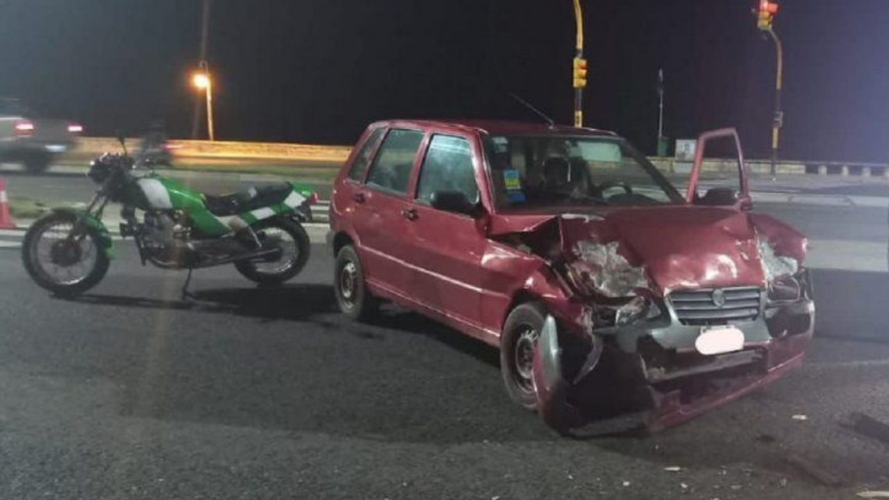 Se trata de un hombre de 38 años, que chocó esta madrugada con un Fiat Uno manejado por una mujer y, además de no tener licencia, seguro ni VTV, se negó al test de alcoholemia...