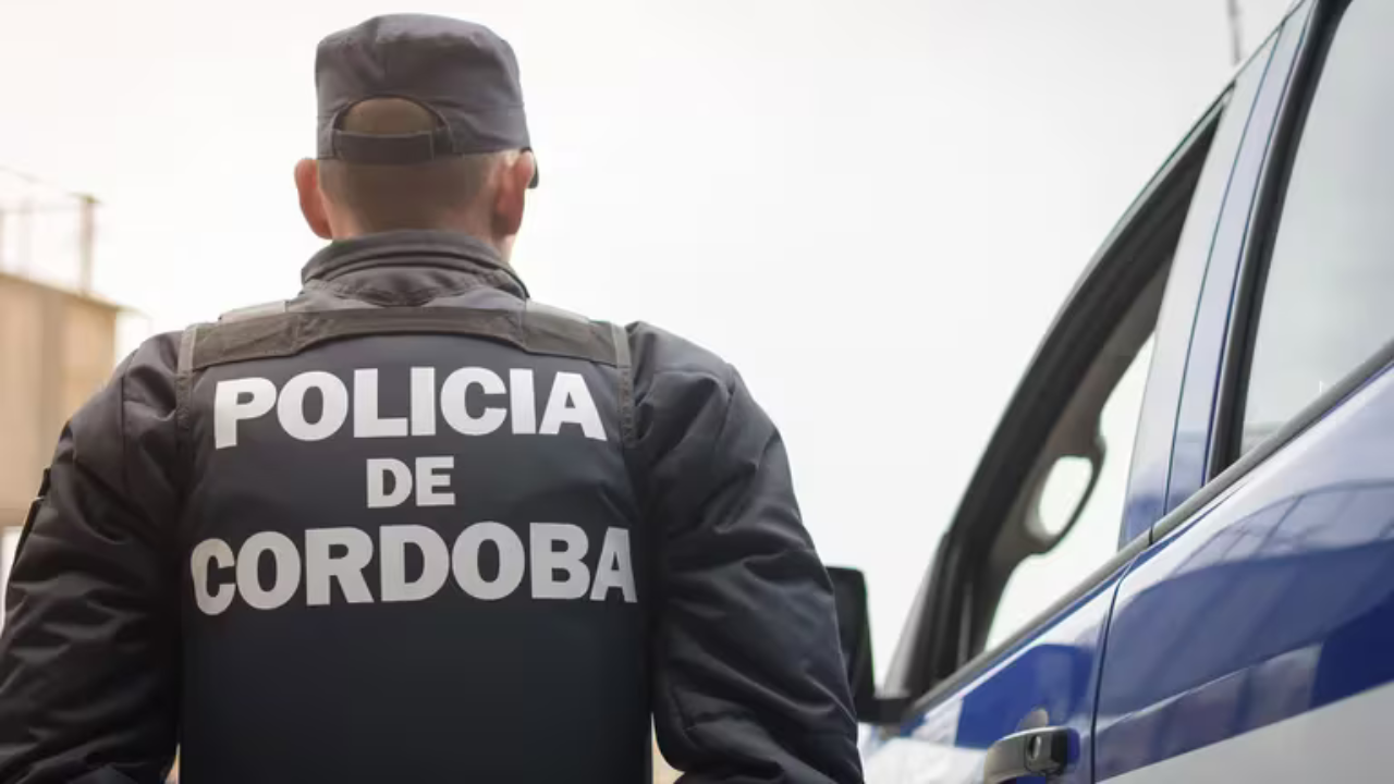 Ocurrió a las 8 de la mañana de ayer en el cruce de la Costanera Ramón Bautista Mestre y la calle Juan Ignacio Gorriti, a la altura de barrio Müller. Una menor de 16 años resultó herida y un perrito internado.