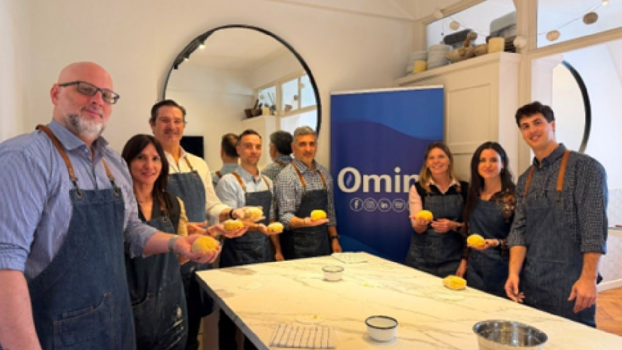 La actividad se llevó a cabo en Cocina Escondida y propuso una experiencia diferente, combinando gastronomía, aprendizaje y relacionamiento en un ambiente distendido.