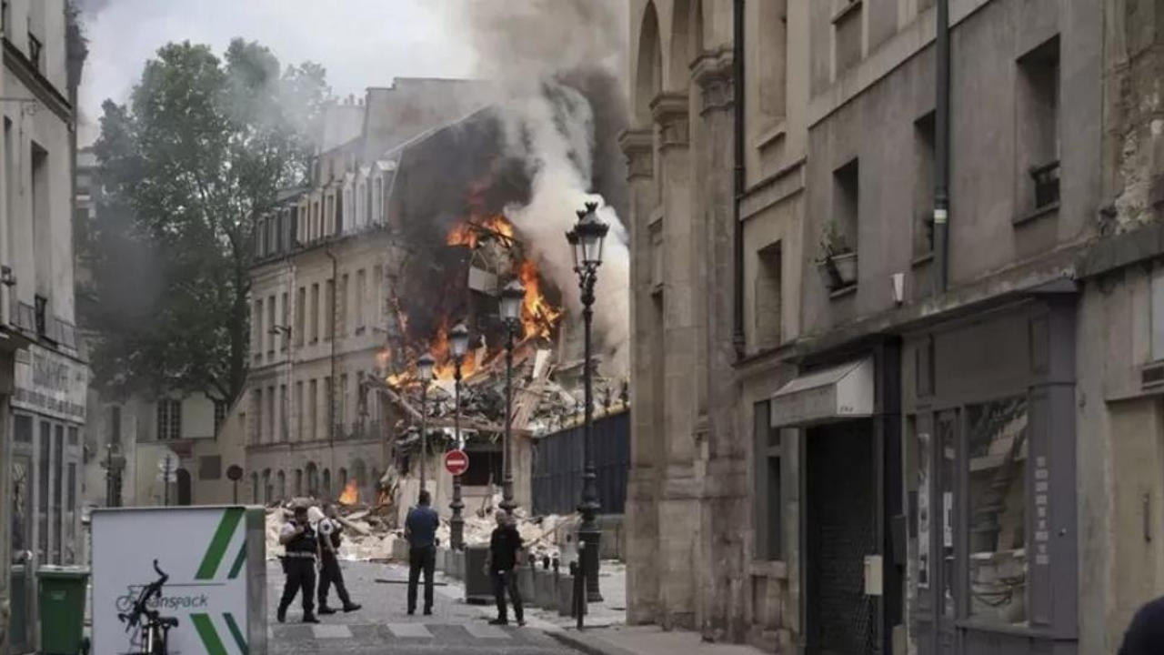 Las autoridades confirmaron que fue en la Paris American Academy de la capital francesa, pero el fuego se expandió a las propiedades vecinas. No está confirmado el origen del siniestro. Un gran operativo de emergencia acordona la zona.