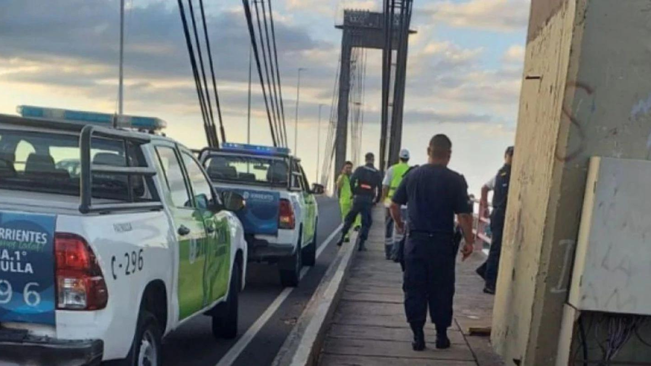 Se trata de un matrimonio y su hijo de 17 años, que habían viajado desde Chaco para visitar a familiares. Por el accidente quedó detenido el conductor de la camioneta que arrolló a las víctimas.