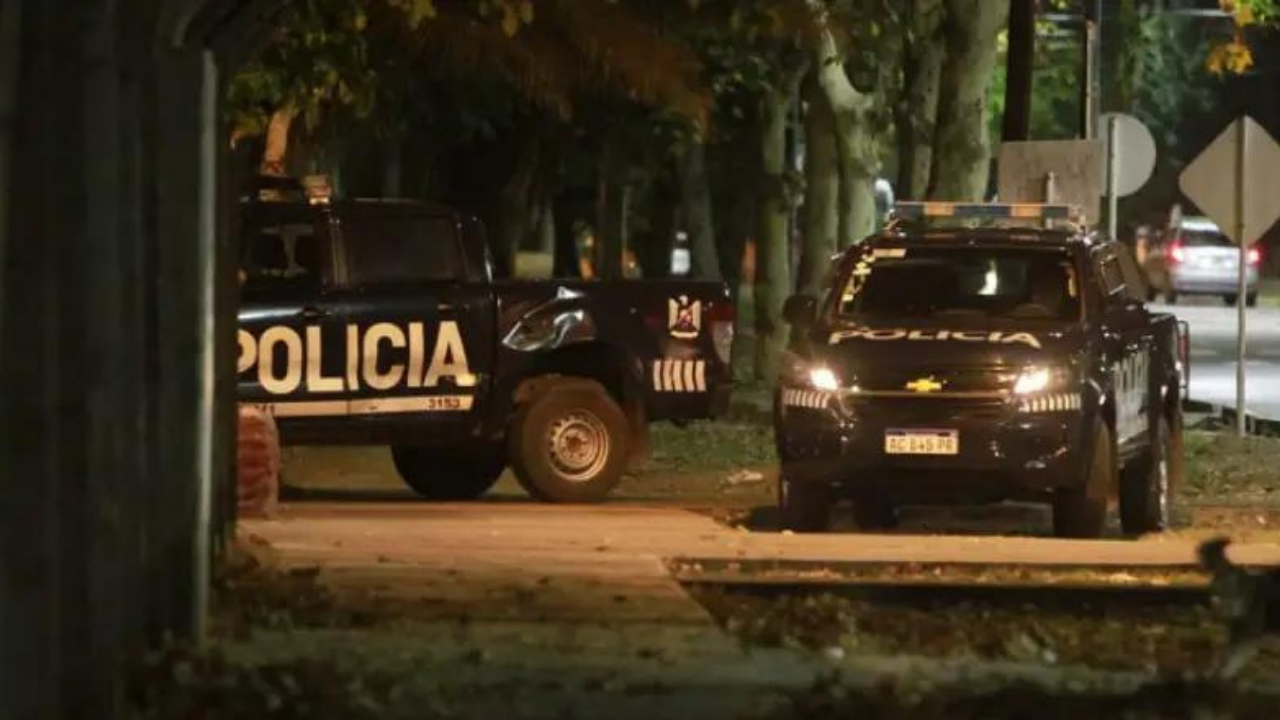 Los ladrones aprovecharon la hora y el poco tránsito por frío para cometer el ilícito. Aún no hay detenidos.