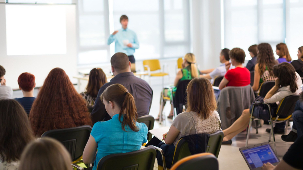 Cada vez son más los trabajadores de todas las industrias que desean y buscan trabajar para empresas que brinden oportunidades de educación y desarrollo que potencien su crecimiento.